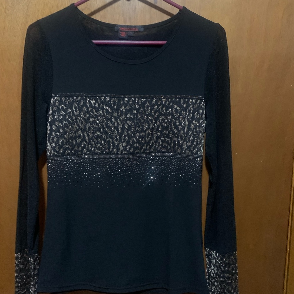Beautiful top, sequin design, no rips or tears, like new condition.
